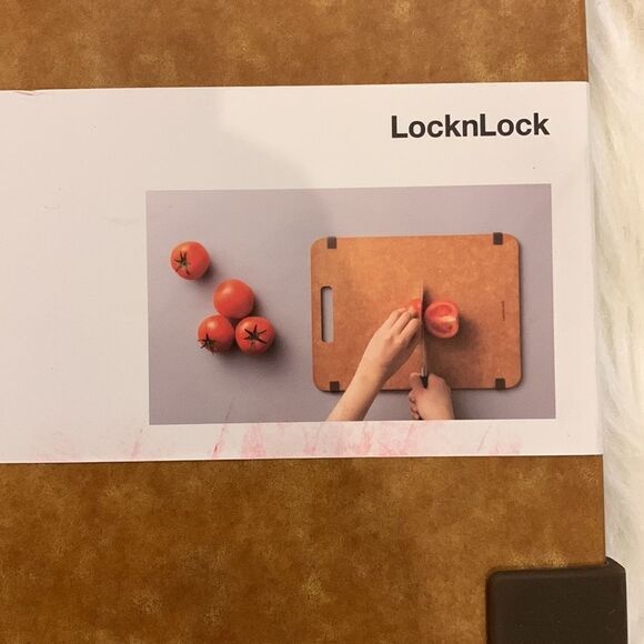 LocknLock wood fiber cutting board. - Picture 3 of 7